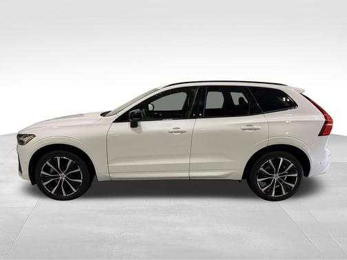 Crystal White 2023 Volvo XC60 B5 Plus Dark Theme