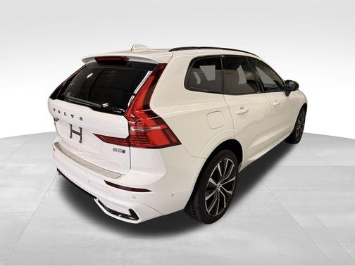 Crystal White 2023 Volvo XC60 B5 Plus Dark Theme