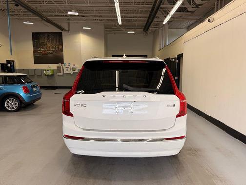 2023 Volvo XC90 B6 Ultimate 7-Seater
