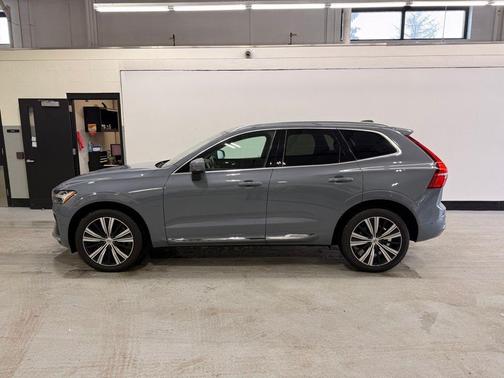 2023 Volvo XC60 B5 Plus Bright Theme