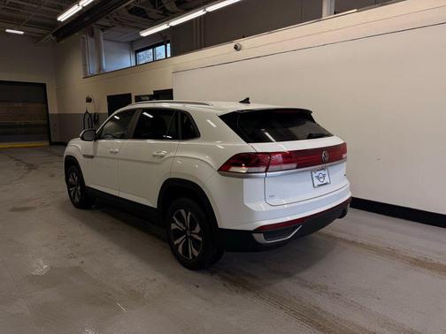 2024 Volkswagen Atlas Cross Sport 2.0T SE
