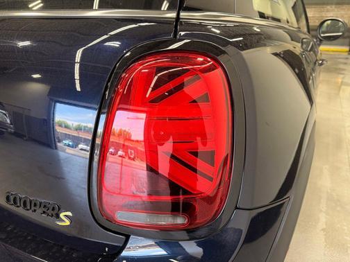 MINI Yours Enigmatic Black Metallic 2024 MINI Hardtop Cooper S