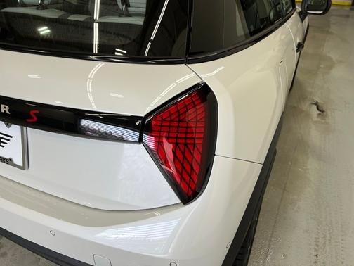 White Metallic 2025 MINI Hardtop