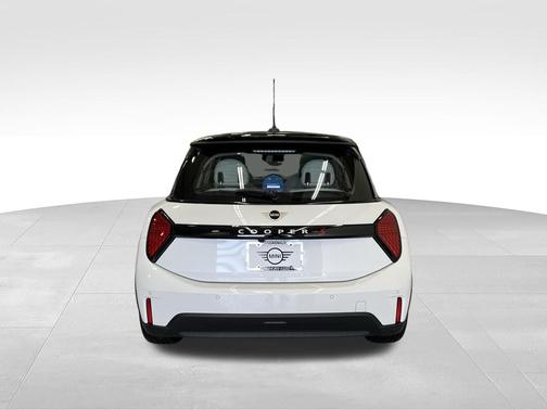 White Metallic 2025 MINI Hardtop