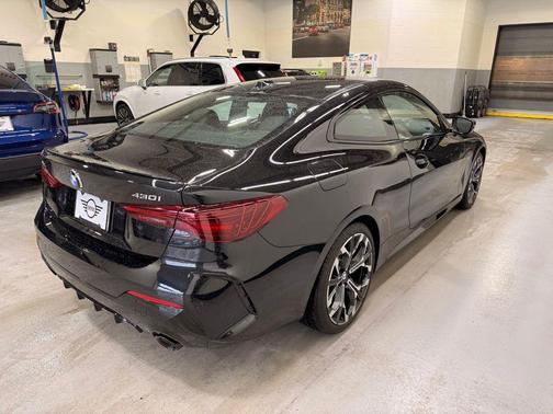 Black Sapphire Metallic 2025 BMW 430 i xDrive