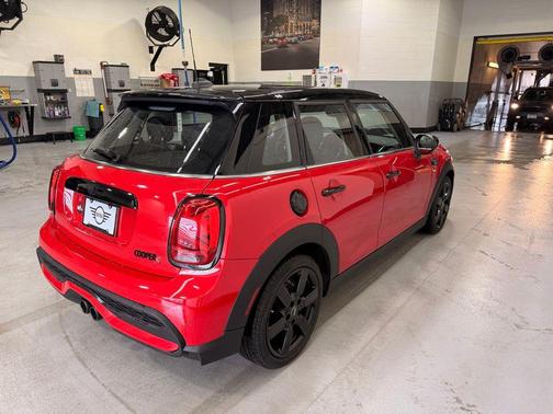 Chili Red 2023 MINI Hardtop Cooper S