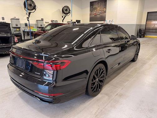Mythos Black Metallic 2022 Audi A8 L 55 TFSI quattro Tiptronic