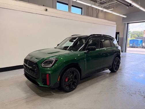 British Racing Green Met 2027 MINI Countryman