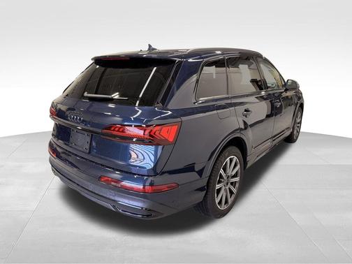 Waitomo Blue Metallic 2023 Audi Q7 45 Premium Plus