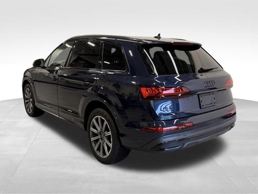 Waitomo Blue Metallic 2023 Audi Q7 45 Premium Plus