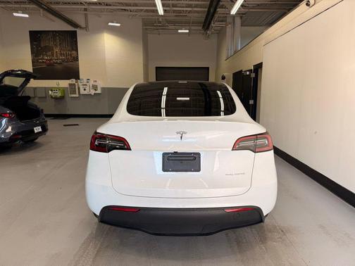 2024 Tesla Model Y Long Range Dual Motor All-Wheel Drive