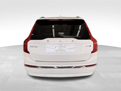 Crystal White 2023 Volvo XC90 B6 Plus 7-Seater