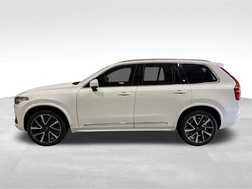 Crystal White 2023 Volvo XC90 B6 Plus 7-Seater