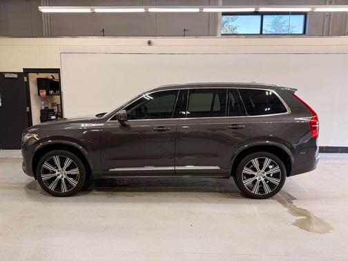 2024 Volvo XC90 B6 Plus Bright Theme 7-Seater