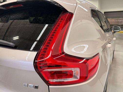 2024 Volvo XC40 B5 Plus Bright Theme