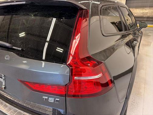 2022 Volvo V60 Cross Country T5