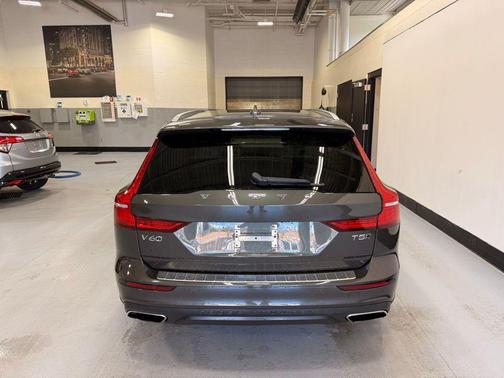 2022 Volvo V60 Cross Country T5