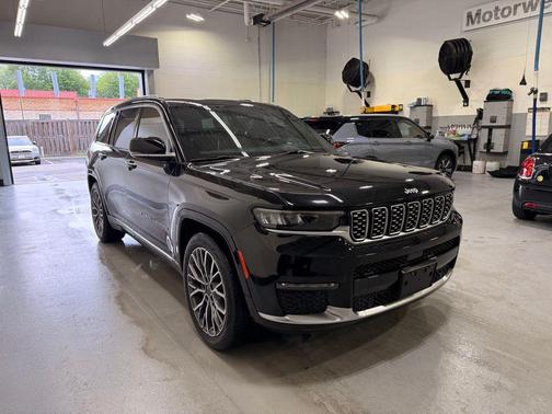 Diamond Black Crystal Pearlcoat 2022 Jeep Grand Cherokee L Summit Reserve