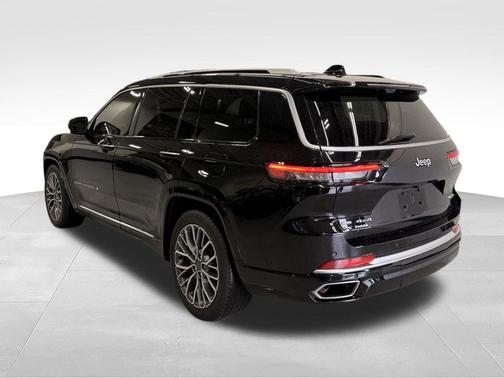 Diamond Black 2022 Jeep Grand Cherokee L Summit