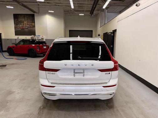 2023 Volvo XC60 B5 Plus Bright Theme