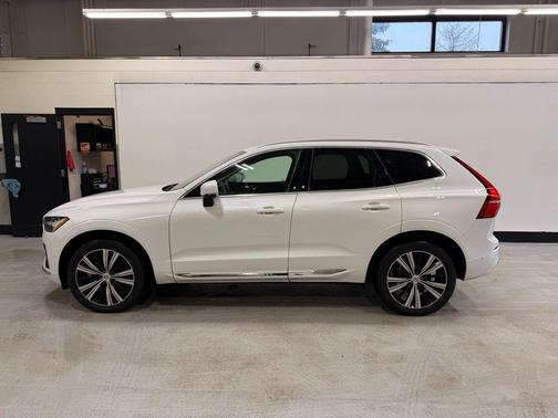 2023 Volvo XC60 B5 Plus Bright Theme