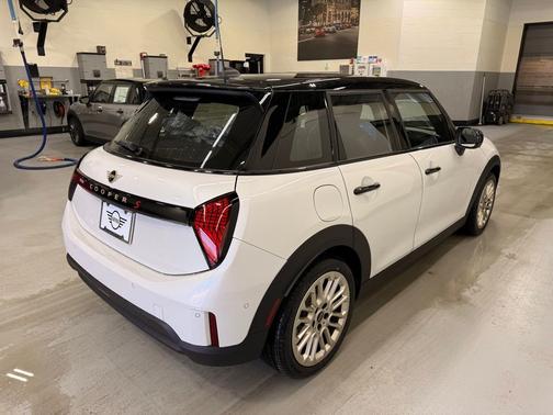 Nanuq White Metallic 2026 MINI Hardtop