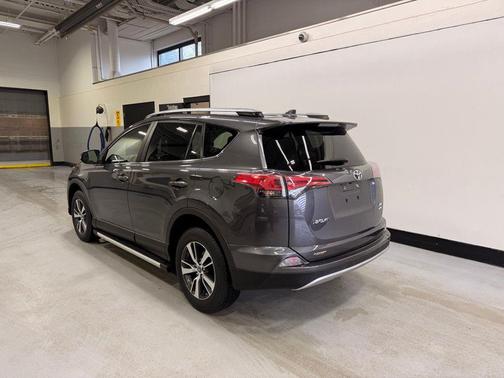 Magnetic Gray Metallic 2018 Toyota RAV4 XLE