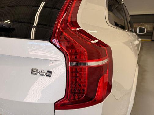 Crystal White Metallic 2023 Volvo XC90 B6 Ultimate 7-Seater