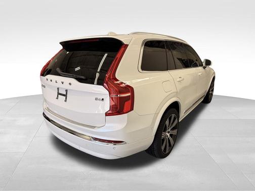 Crystal White 2023 Volvo XC90 Ultimate