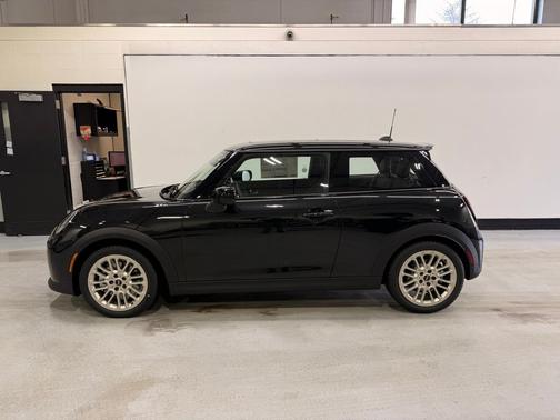 Midnight Black II Metallic 2026 MINI Hardtop