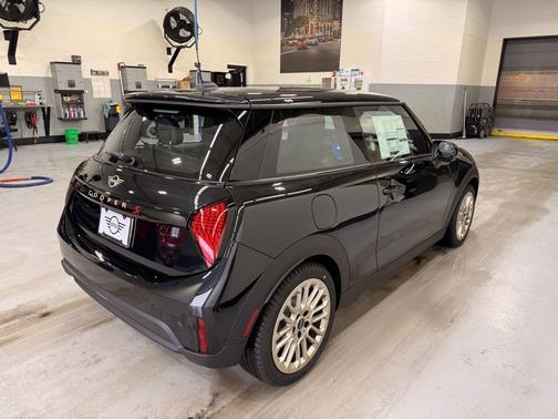 Midnight Black II Metallic 2026 MINI Hardtop