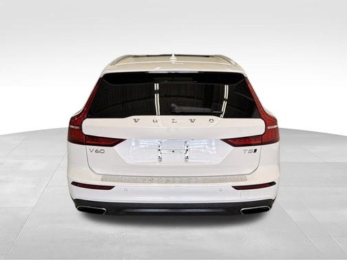 Crystal White 2022 Volvo V60 Cross Country T5