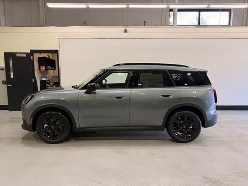 Smokey Green Metallic 2027 MINI Countryman