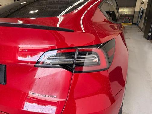 2022 Tesla Model Y Long Range Dual Motor All-Wheel Drive