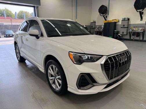 2022 Audi Q3 45 S line Premium