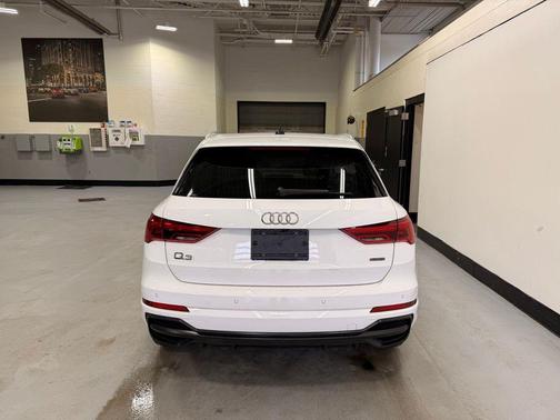 2022 Audi Q3 45 S line Premium