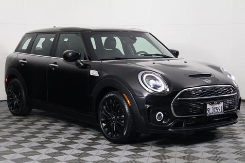 Midnight Black Metallic 2022 MINI Clubman Cooper S