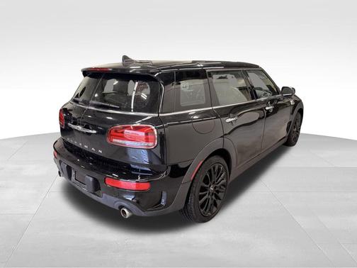 Midnight Black Metallic 2022 MINI Clubman Classic