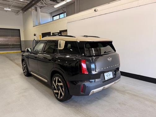 Midnight Black II Metallic 2026 MINI Countryman