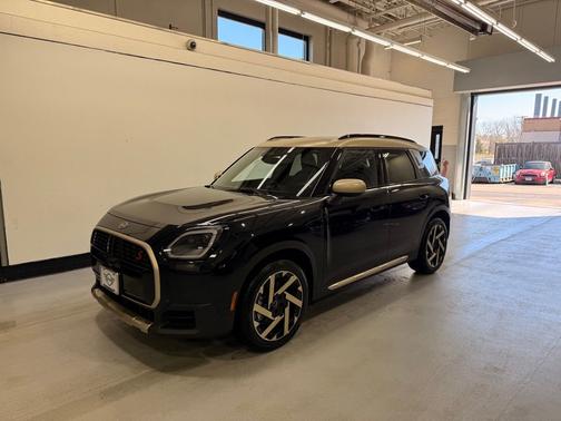Midnight Black II Metallic 2026 MINI Countryman