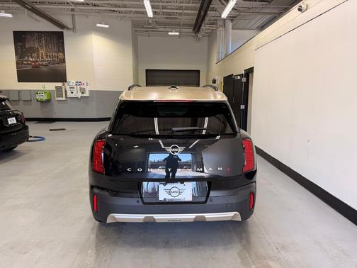 Midnight Black II Metallic 2026 MINI Countryman