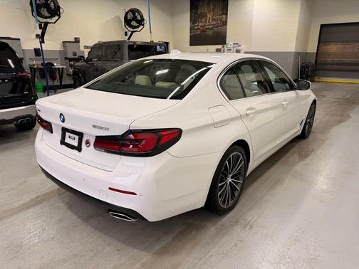 Alpine White 2023 BMW 530 i xDrive