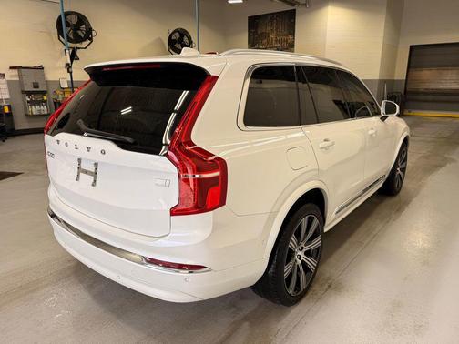 2023 Volvo XC90 Recharge Plug-In Hybrid T8 Plus Bright Theme 7-Seater