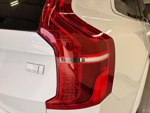 2023 Volvo XC90 Recharge Plug-In Hybrid T8 Plus Bright Theme 7-Seater