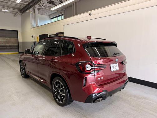 Aventurin Red Metallic 2023 BMW X3 xDrive30i