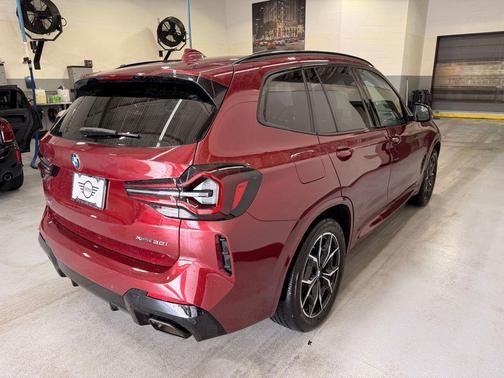 Aventurin Red Metallic 2023 BMW X3 xDrive30i
