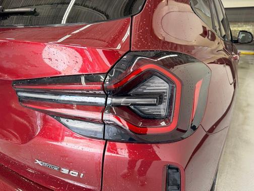Aventurin Red Metallic 2023 BMW X3 xDrive30i