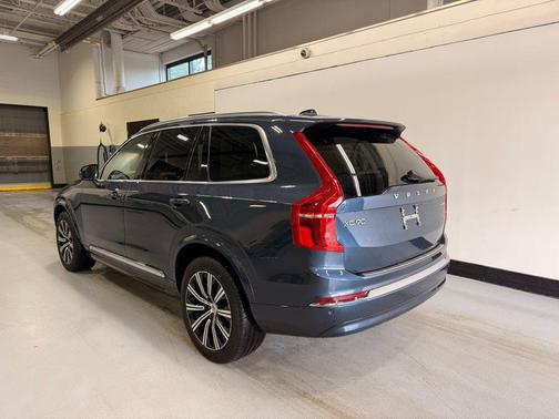 2024 Volvo XC90 B6 Plus Bright Theme 7-Seater