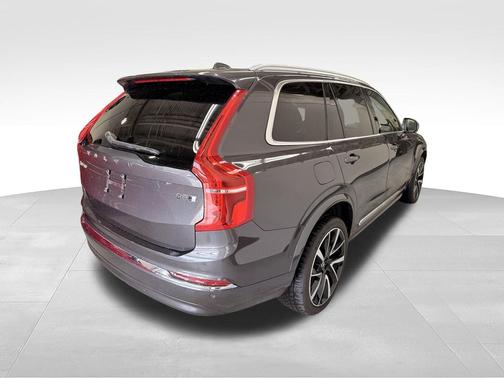Platinum Gray Metallic 2023 Volvo XC90 B5 Plus
