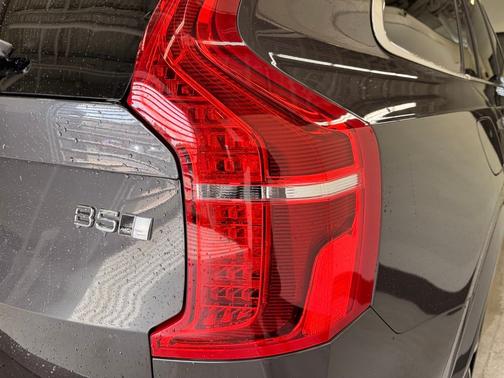 Platinum Gray Metallic 2023 Volvo XC90 B5 Plus